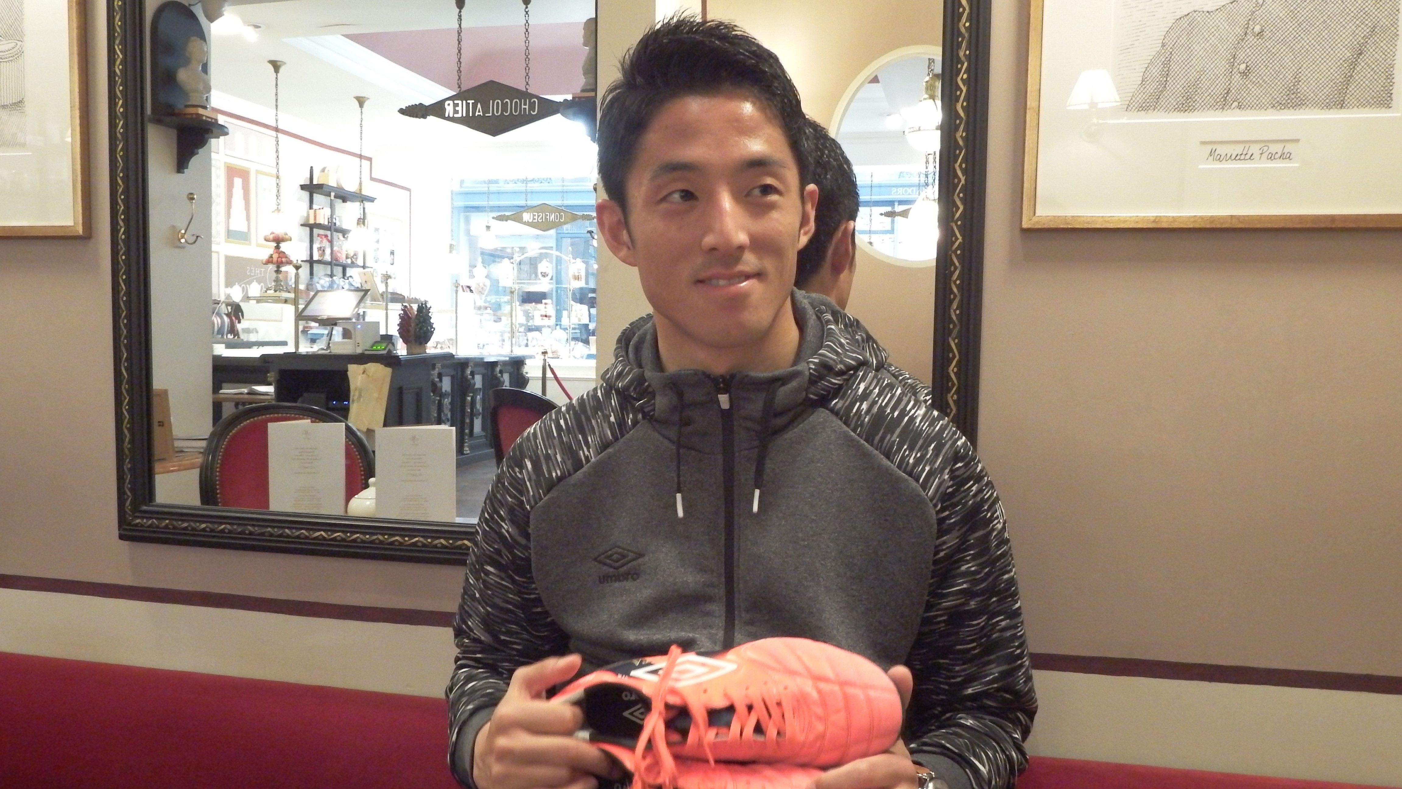 森岡亮太（アンデルレヒト）インタビュー Vol.4「人工皮革のスパイクを