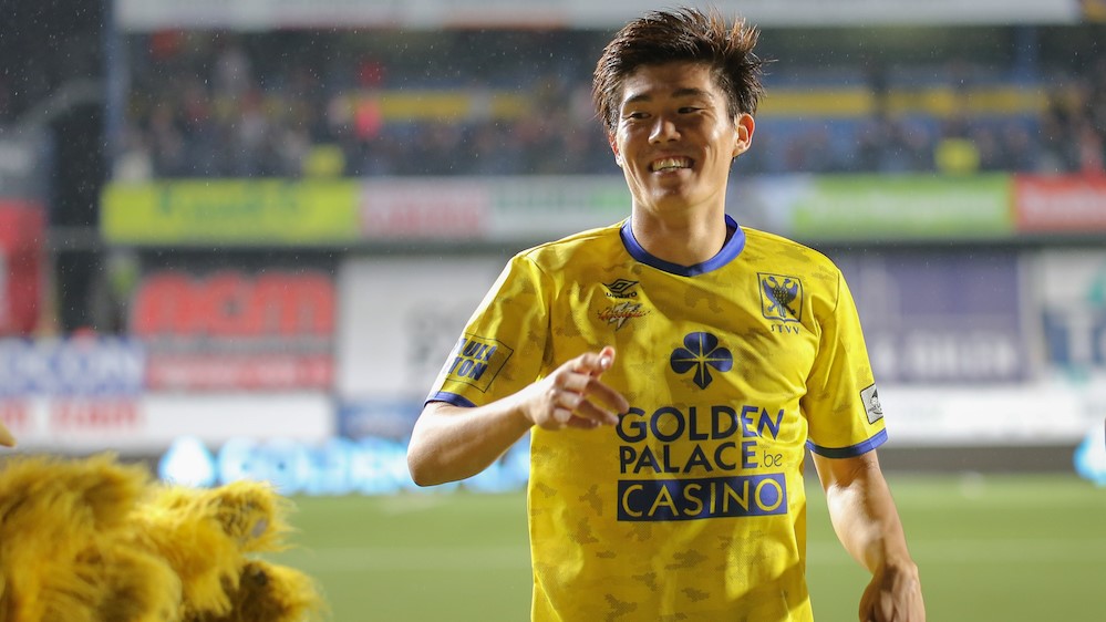 サッカー シントトロイデン ユニフォーム サイン入り 冨安 遠藤 関根 レア たのしく