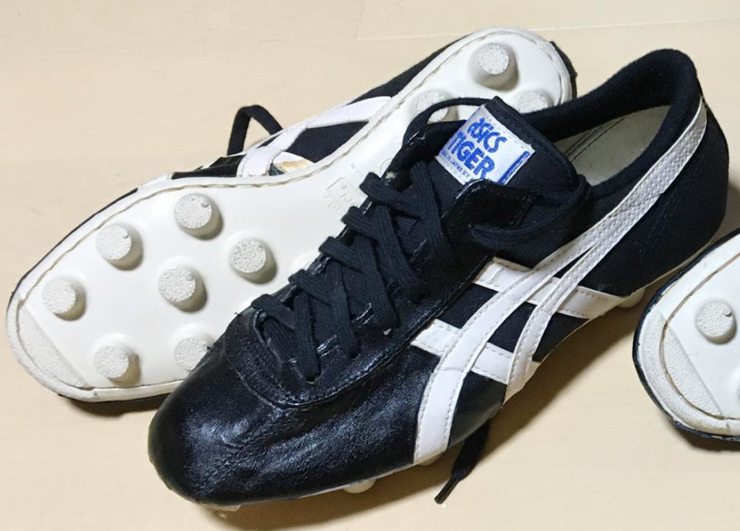 サッカースパイク 75. asics BOMBER 66 | マラドーナのスパイク