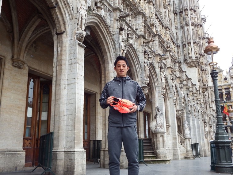 森岡亮太（アンデルレヒト）インタビュー Vol.4「人工皮革のスパイクを